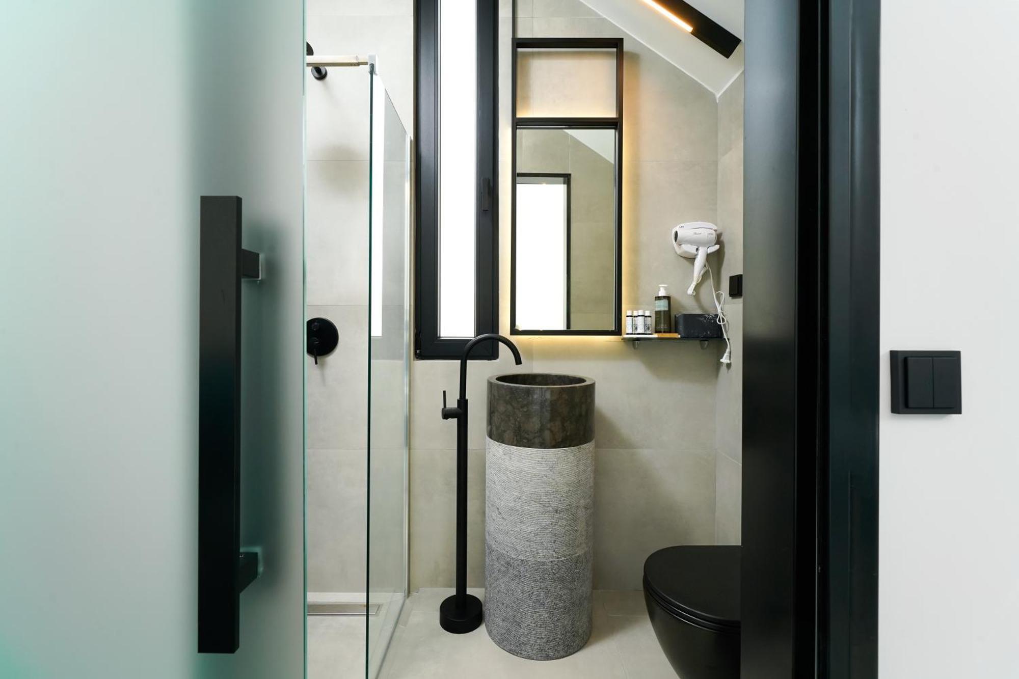 Mythodea Prive Luxury Suites خْريسيا أموذيا المظهر الخارجي الصورة